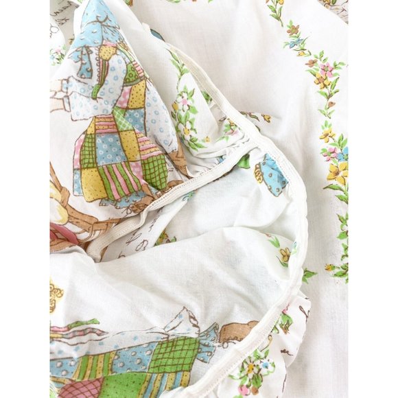 VTG Holly Hobbie Bedding Set ( Twin Fitted, Flat, Pillowcase) & Curtain GUC - Picture 7 of 8